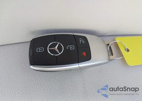 2017 Mercedes-Benz E 300 4Matic z USA, uszkodzony, nr VIN WDDZF4KB6HA212912